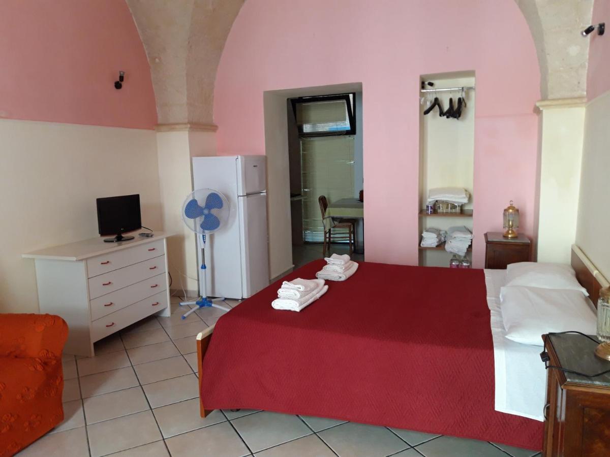 Centro Storico Apartment Brindisi Ngoại thất bức ảnh